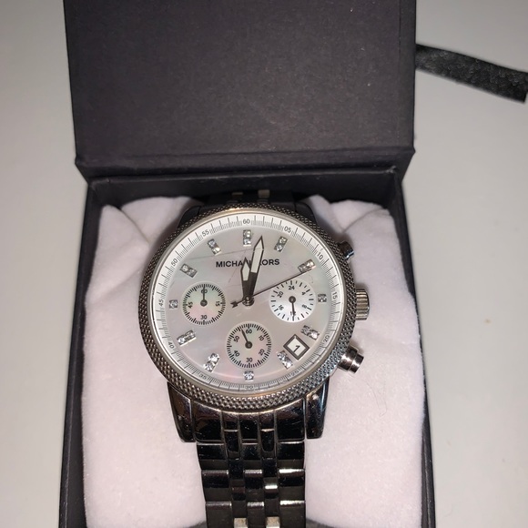 Michael Kors silver quartz rhinestone watch - Picture 4 of 5